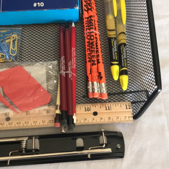 Mesh letter tray and various office supplies - Picture 4 of 5